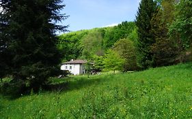 Le Pidro - A Family House With Private Stream And Woodland